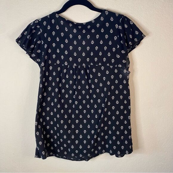Old Navy Black and Red Patterned Top Sz M - Picture 3 of 3
